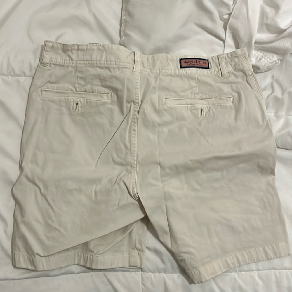 Vineyard Vines men’s island shorts size 31. 7 inch inseam
